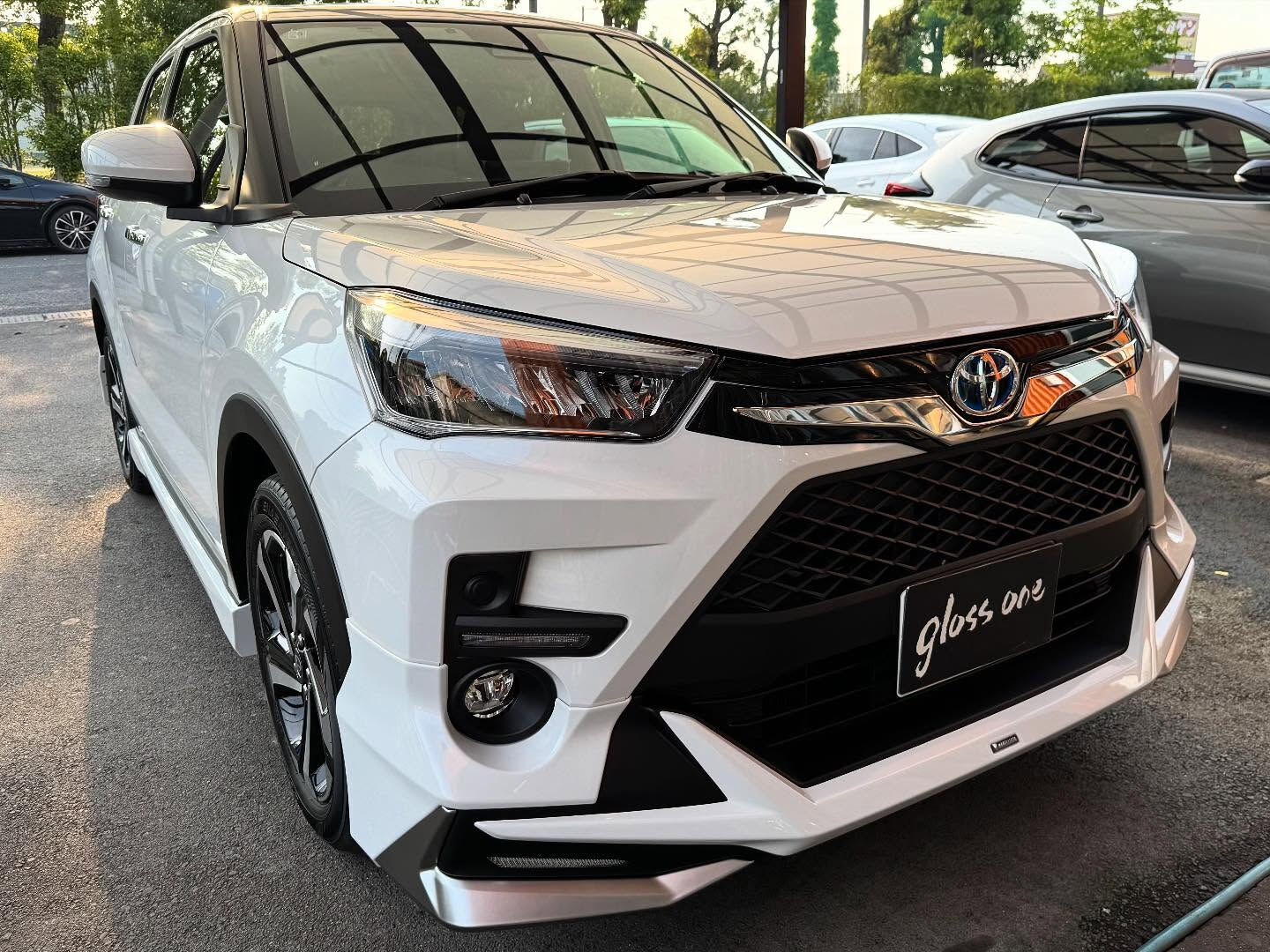トヨタ　ライズのボディーガラスコーティングLUXIA5を施工