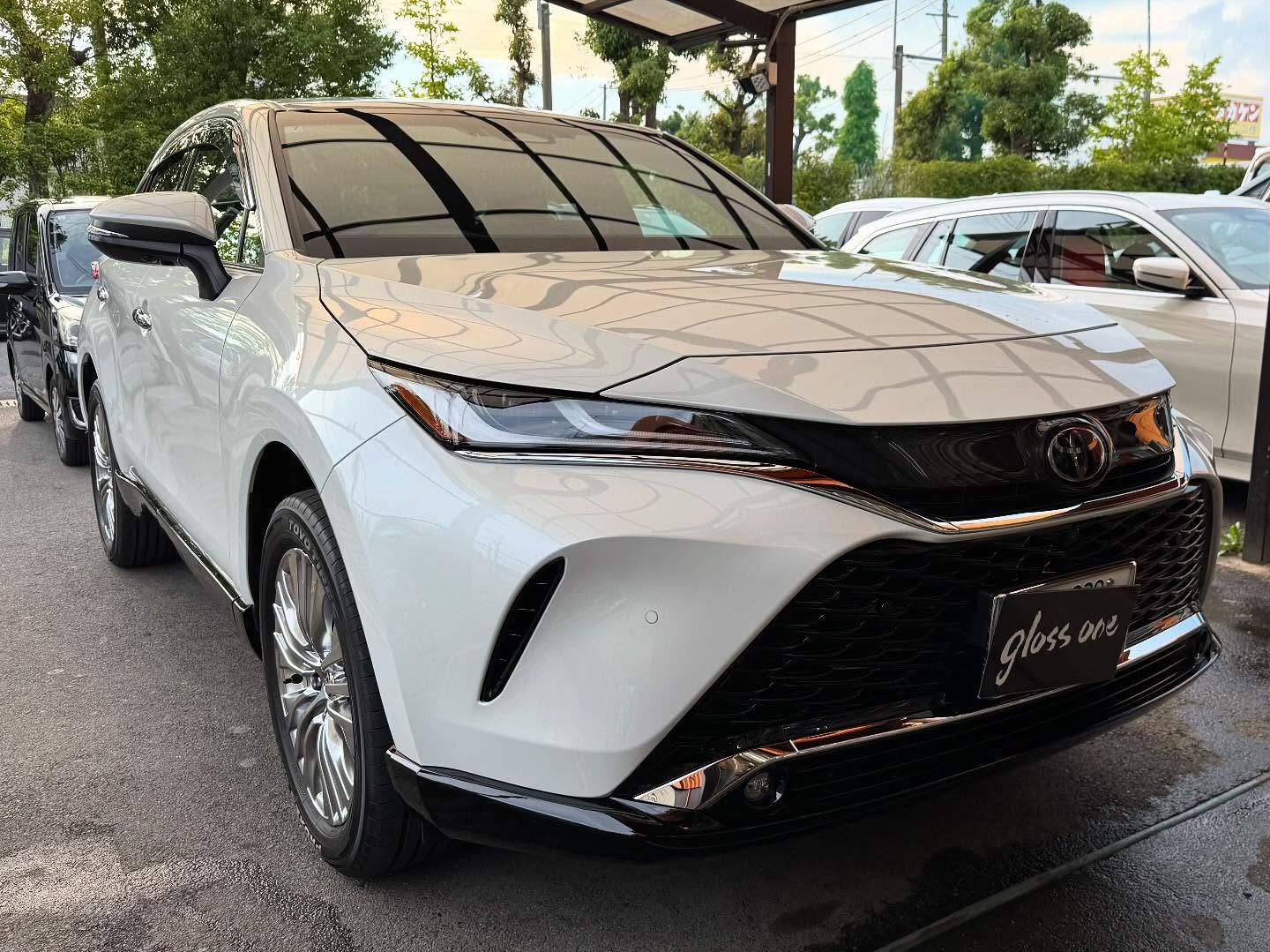 トヨタ ハリアーにボディーガラスコーティング「LUXIA5」