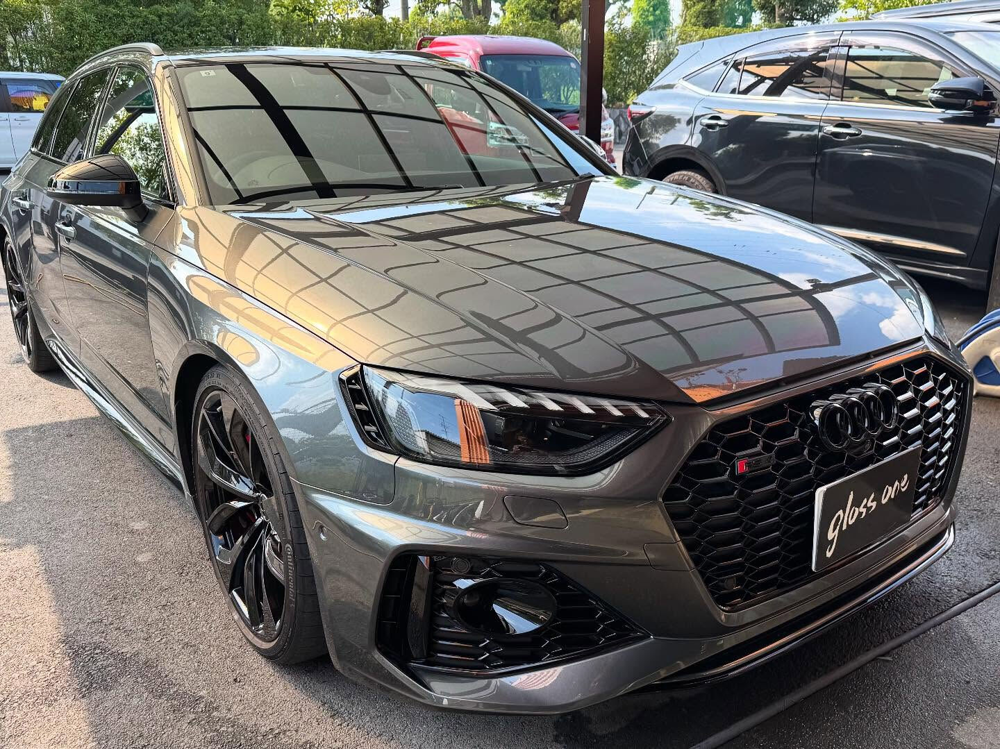 ✨アウディRS4のボディ磨きを行いました！✨ 今日は特別な一