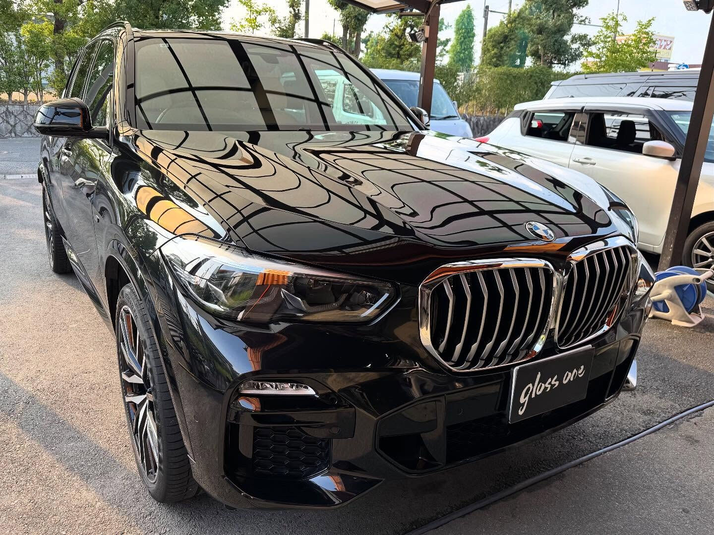 ✨BMW X5のボディーガラスコーティング施工が完了しました