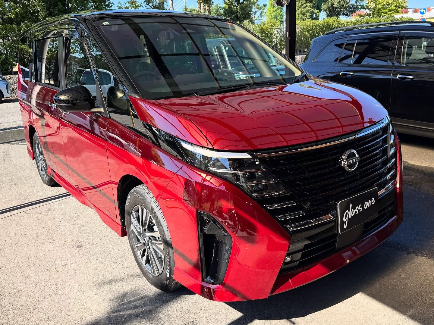 日産セレナのボディーガラスコーティングを施工いたしました✨🚗