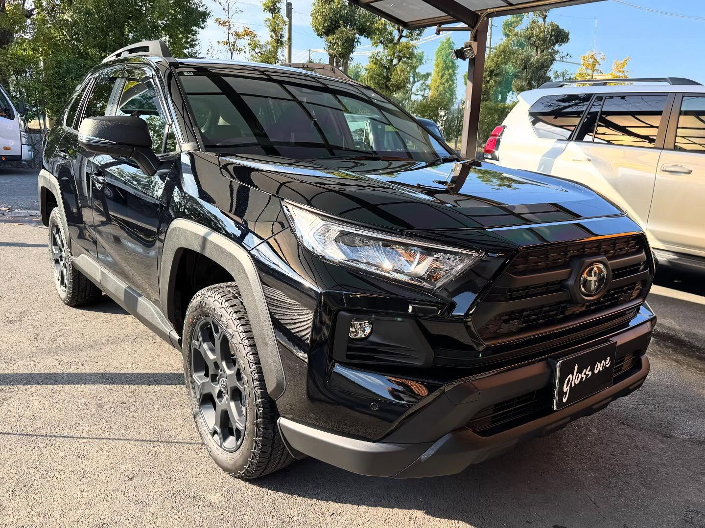 トヨタRAV4にボディーガラスコーティングを施工しました
