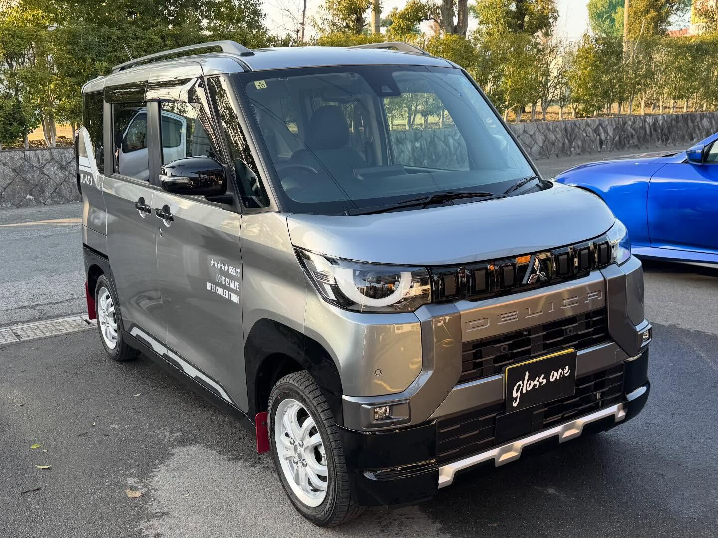 三菱デリカミニのボディーガラスコーティングを施工させていただ