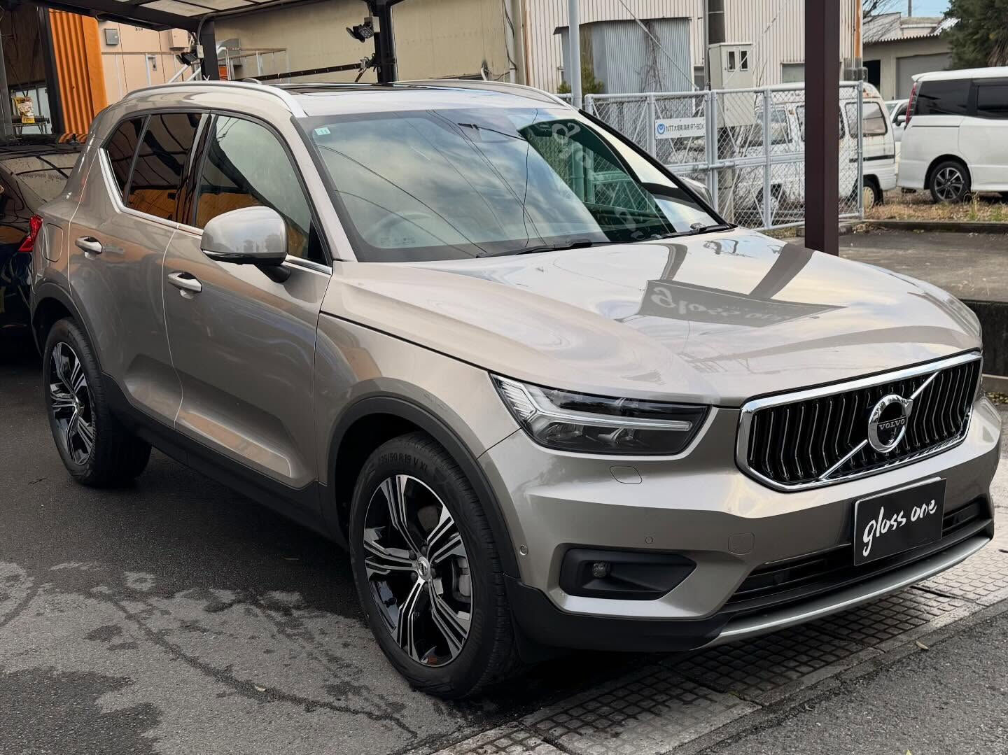 ボルボXC40のボディ磨きを行いました