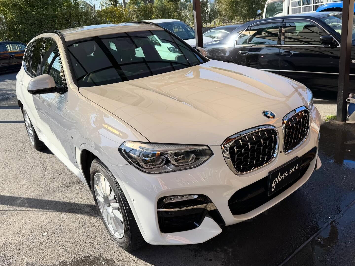 BMW X3のボディーにガラスコーティングを施工いたしました